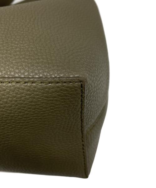 CHARLES & KEITH（チャールズアンドキース）CHARLES & KEITH (チャールズアンドキース) チャンスメタリックアクセントバケットバッグ グレーの古着・服飾アイテム