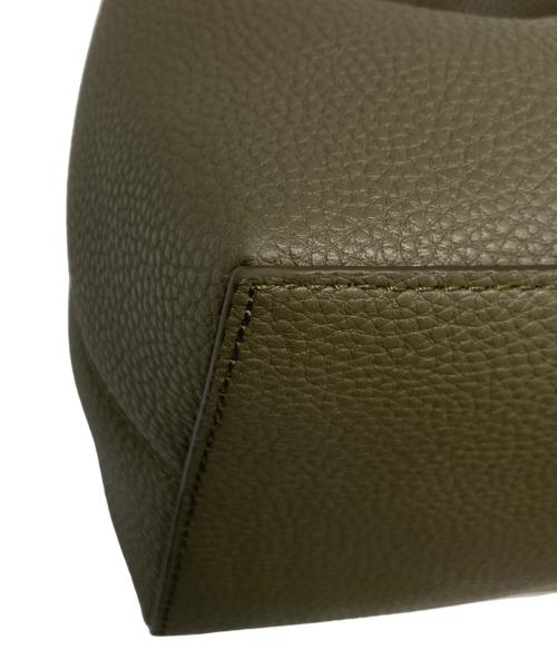 CHARLES & KEITH（チャールズアンドキース）CHARLES & KEITH (チャールズアンドキース) チャンスメタリックアクセントバケットバッグ グレーの古着・服飾アイテム