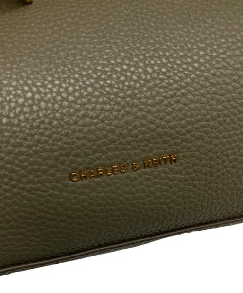 CHARLES & KEITH（チャールズアンドキース）CHARLES & KEITH (チャールズアンドキース) チャンスメタリックアクセントバケットバッグ グレーの古着・服飾アイテム
