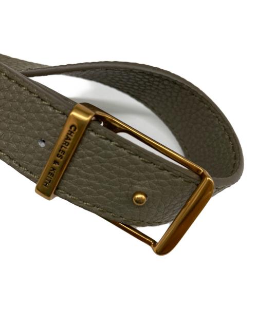 CHARLES & KEITH（チャールズアンドキース）CHARLES & KEITH (チャールズアンドキース) チャンスメタリックアクセントバケットバッグ グレーの古着・服飾アイテム