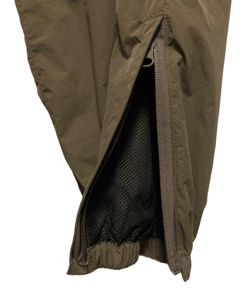 meltum（メルタム）meltum (メルタム) ALL-ROUND TECH PANTS オリーブ サイズ:不明の古着・服飾アイテム