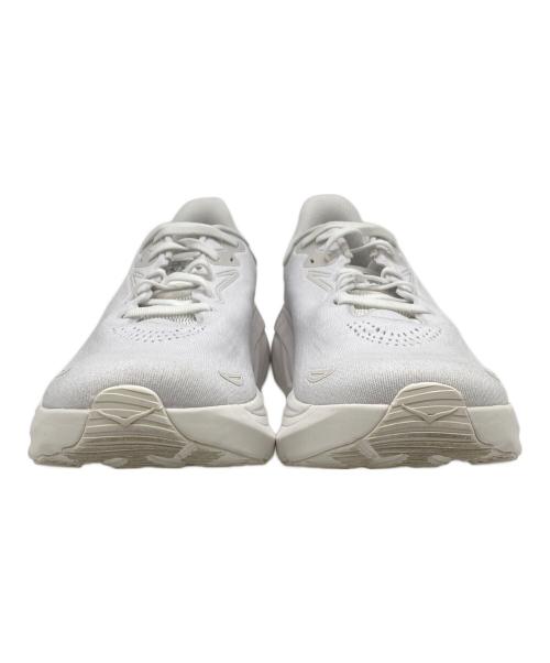 HOKAONEONE（ホカオネオネ）HOKAONEONE (ホカオネオネ) ARAHI 8 WIDE ホワイト サイズ:US9の古着・服飾アイテム