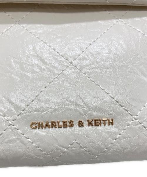 CHARLES & KEITH（チャールズアンドキース）CHARLES & KEITH (チャールズアンドキース) Duo ドゥオ キルト フロントポケット チェーン ホーボーバッグ ベージュの古着・服飾アイテム
