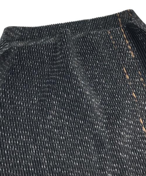 PLEATS PLEASE（プリーツプリーズ）PLEATS PLEASE (プリーツプリーズ) 転写プリント ハイネックプリーツカットソー ブラック サイズ:3の古着・服飾アイテム