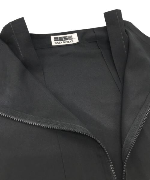 132 5. ISSEY MIYAKE（132 5. イッセイ ミヤケ）132 5. ISSEY MIYAKE (132 5. イッセイ ミヤケ) 変形フルジップノースリーブブラウス ブラック サイズ:3の古着・服飾アイテム