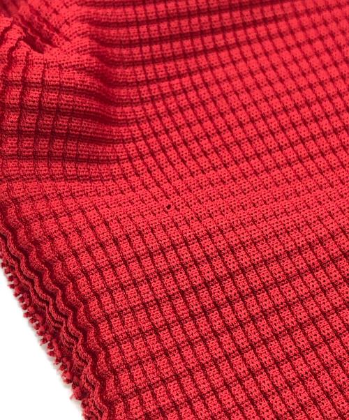 me ISSEY MIYAKE（ミーイッセイ ミヤケ）me ISSEY MIYAKE (ミーイッセイ ミヤケ) プリーツカットソー レッド サイズ:下記参照の古着・服飾アイテム