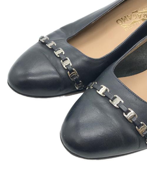Salvatore Ferragamo（サルヴァトーレ フェラガモ）Salvatore Ferragamo (サルヴァトーレ フェラガモ) PIMA30 パンプス ネイビー サイズ:25の古着・服飾アイテム