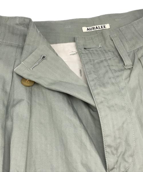 AURALEE（オーラリー）AURALEE (オーラリー) WASHED FINX HERRINGBONE SLACKS グリーン サイズ:3の古着・服飾アイテム