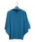 中古・古着 me ISSEY MIYAKE (ミーイッセイ ミヤケ) WAVE KNIT STRETCH PLEATS TOP ブルー サイズ:FREE：12000円