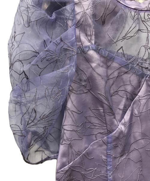 Lily Brown（リリーブラウン）Lily Brown (リリーブラウン) エンボスオーガンジーLilyグリッタードレス パープル 未使用品の古着・服飾アイテム