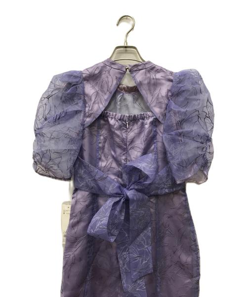 Lily Brown（リリーブラウン）Lily Brown (リリーブラウン) エンボスオーガンジーLilyグリッタードレス パープル 未使用品の古着・服飾アイテム