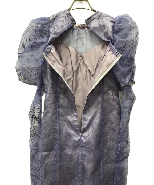 Lily Brown（リリーブラウン）Lily Brown (リリーブラウン) エンボスオーガンジーLilyグリッタードレス パープル 未使用品の古着・服飾アイテム