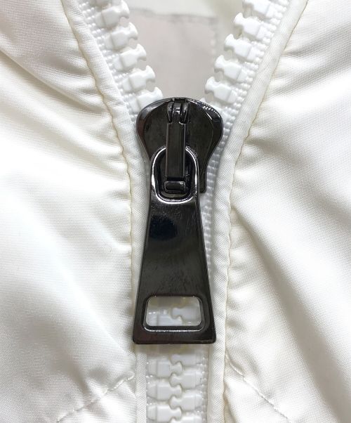 MONCLER（モンクレール）MONCLER (モンクレール) ダウンジャケット ホワイトの古着・服飾アイテム