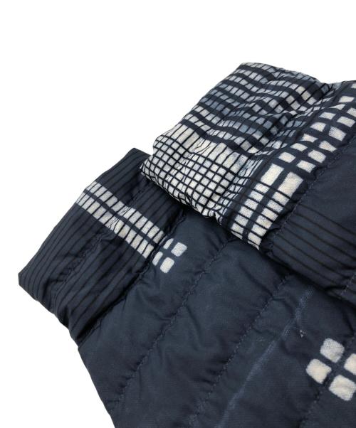 THE NORTH FACE（ザ ノース フェイス）THE NORTH FACE (ザ ノース フェイス) 総柄ダウンジャケット ネイビー サイズ:Mの古着・服飾アイテム