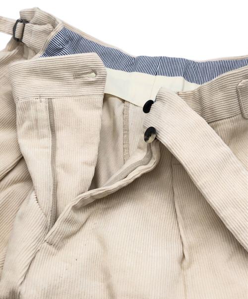 IGARASHI TROUSERS（イガラシ トラウザーズ）IGARASHI TROUSERS (イガラシ トラウザーズ) BEAMS F (ビームスエフ) 別注コーデュロイ 2プリーツ サイドアジャスター スラックス アイボリー サイズ:48の古着・服飾アイテム