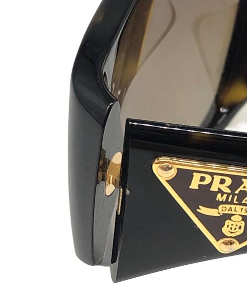 PRADA（プラダ）PRADA (プラダ) サイド三角プレートロゴサングラス ブラック サイズ:57□15の古着・服飾アイテム