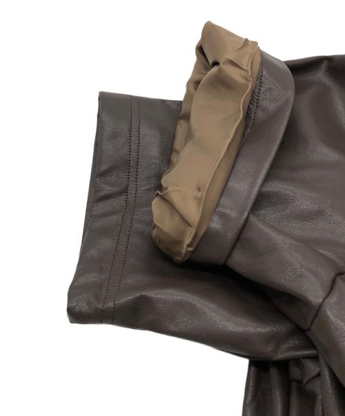 WILLY CHAVARRIA（ウィリーチャバリア）WILLY CHAVARRIA (ウィリーチャバリア) SYNTHETIC LEATHER BUFFALO TEE ブラウン サイズ:Sの古着・服飾アイテム