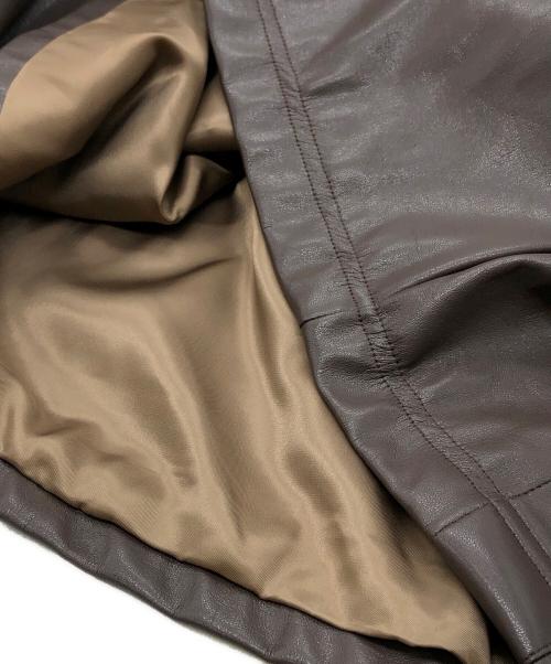 WILLY CHAVARRIA（ウィリーチャバリア）WILLY CHAVARRIA (ウィリーチャバリア) SYNTHETIC LEATHER BUFFALO TEE ブラウン サイズ:Sの古着・服飾アイテム