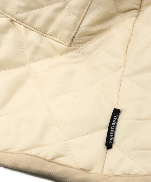 Traditional Weatherwear（トラディショナルウェザーウェア）Traditional Weatherwear (トラディショナルウェザーウェア) 2WAYキルティングジャケット アイボリー サイズ:36の古着・服飾アイテム