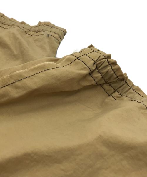 sulvam（サルバム）sulvam (サルバム) ナイロンデザインパンツ ベージュ サイズ:Mの古着・服飾アイテム