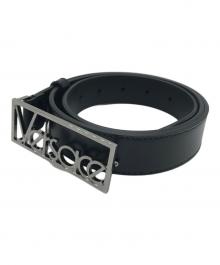VERSACE（ヴェルサーチェ）の古着「ロゴ金具レザーベルト」｜ブラック