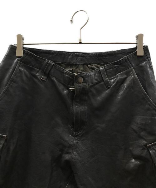 ISAMU KATYAMA BACKLASH（イサムカタヤマバックラッシュ）ISAMU KATYAMA BACKLASH (イサムカタヤマバックラッシュ) レザーカーゴハーフパンツ ブラック サイズ:Mの古着・服飾アイテム