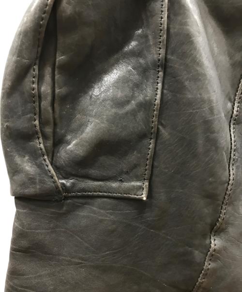 ISAMU KATYAMA BACKLASH（イサムカタヤマバックラッシュ）ISAMU KATYAMA BACKLASH (イサムカタヤマバックラッシュ) レザーカーゴハーフパンツ ブラック サイズ:Mの古着・服飾アイテム