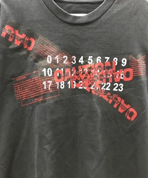 Maison Margiela（メゾンマルジェラ）Maison Margiela (メゾンマルジェラ) フロントテーピングロゴTシャツ ブラック サイズ:46の古着・服飾アイテム