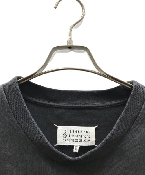 Maison Margiela（メゾンマルジェラ）Maison Margiela (メゾンマルジェラ) フロントテーピングロゴTシャツ ブラック サイズ:46の古着・服飾アイテム