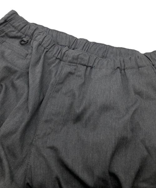 UNDERCOVER（アンダーカバー）UNDERCOVER (アンダーカバー) ピンクフロイド T/Cツイルイージーパンツ グレー サイズ:2の古着・服飾アイテム