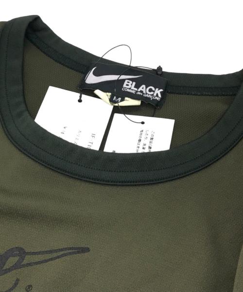 BLACK COMME des GARCONS（ブラックコムデギャルソン）BLACK COMME des GARCONS (ブラック コムデギャルソン) NIKE (ナイキ) 半袖Tシャツ オリーブ サイズ:M 未使用品の古着・服飾アイテム
