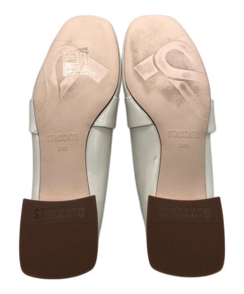 STACCATO（スタッカート）STACCATO (スタッカート) エナメルパンプス ホワイト サイズ:24cmの古着・服飾アイテム