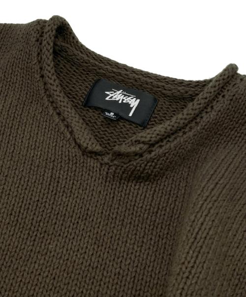stussy（ステューシー）stussy (ステューシー) Roll V-Neck Logo Sweater ブラウン サイズ:Sの古着・服飾アイテム