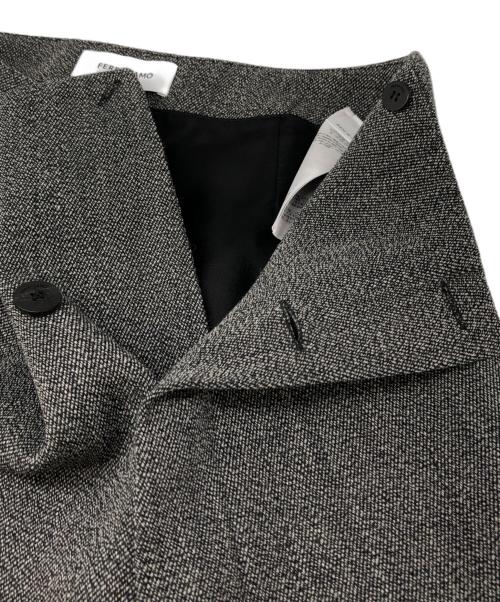 Ferragamo（フェラガモ）Ferragamo (フェラガモ) ラップスカート グレー サイズ:42の古着・服飾アイテム