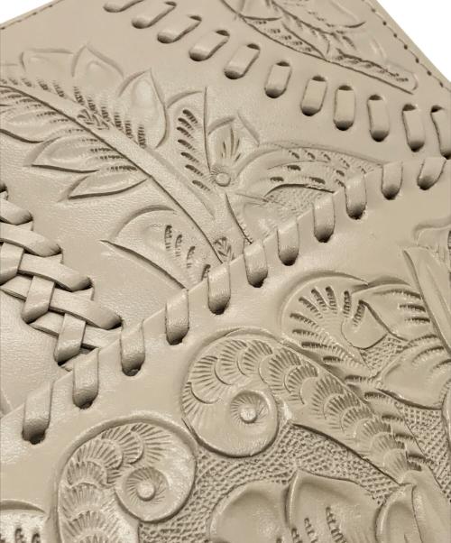 Carving Tribes（カービングトライブス）Carving Tribes (カービングトライブス) 2WAYカービングショルダーバッグ ベージュ サイズ:下記参照の古着・服飾アイテム