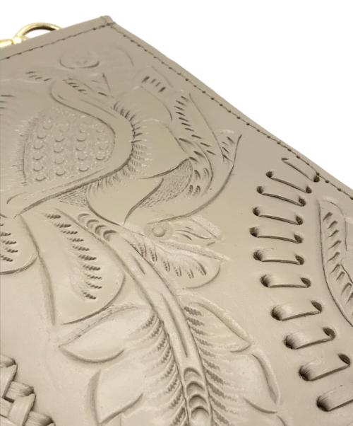 Carving Tribes（カービングトライブス）Carving Tribes (カービングトライブス) 2WAYカービングショルダーバッグ ベージュ サイズ:下記参照の古着・服飾アイテム