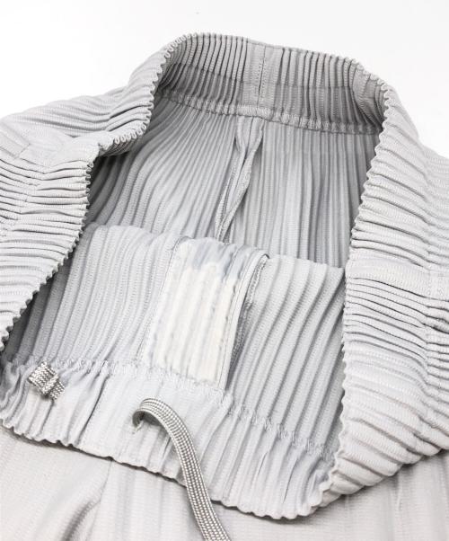 HOMME PLISSE ISSEY MIYAKE（オム プリッセ イッセイ ミヤケ）HOMME PLISSE ISSEY MIYAKE (オムプリッセ イッセイ ミヤケ) erased pleated sarouel pants グレー サイズ:2の古着・服飾アイテム