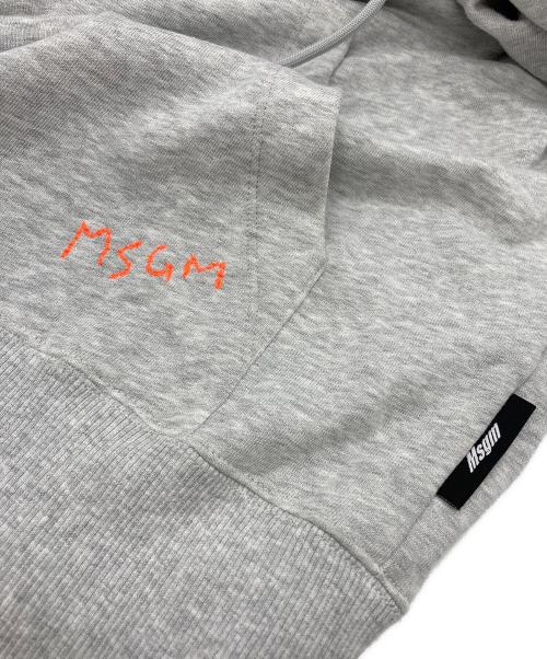 MSGM（エムエスジーエム）MSGM (エムエスジーエム) プルオーバーパーカー グレー サイズ:M 未使用品の古着・服飾アイテム