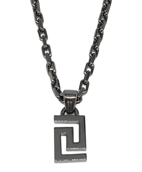 VERSACE（ヴェルサーチェ）VERSACE (ヴェルサーチェ) ロゴネックレス ブラック サイズ:下記参照の古着・服飾アイテム