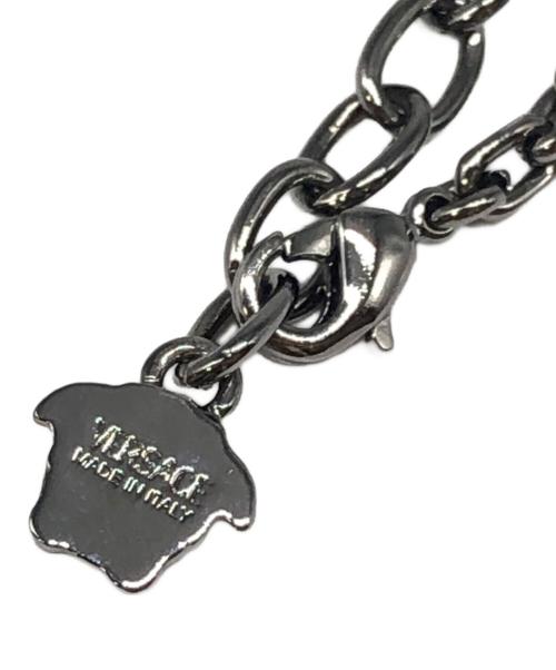 VERSACE（ヴェルサーチェ）VERSACE (ヴェルサーチェ) ロゴネックレス ブラック サイズ:下記参照の古着・服飾アイテム
