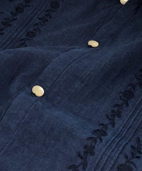 45R（フォーティファイブ・アール）45R (フォーティファイブ・アール) 藍インドカディdeステッチ馬ブラウス ネイビー サイズ:2の古着・服飾アイテム