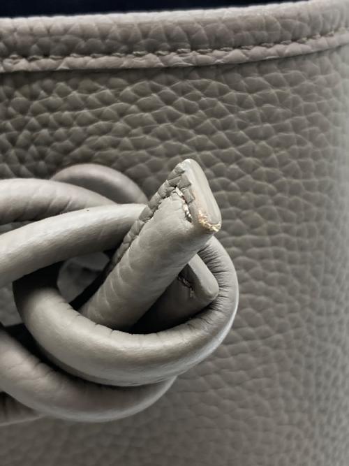 VASIC（ヴァジック）VASIC (ヴァジック) レザーハンドバッグ グレーの古着・服飾アイテム