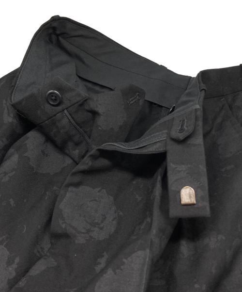 LAD MUSICIAN（ラッドミュージシャン）LAD MUSICIAN (ラッドミュージシャン) フラワープリントタックパンツ ブラック サイズ:42の古着・服飾アイテム