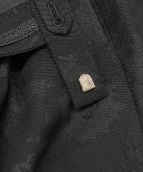 LAD MUSICIAN（ラッドミュージシャン）LAD MUSICIAN (ラッドミュージシャン) フラワープリントタックパンツ ブラック サイズ:42の古着・服飾アイテム