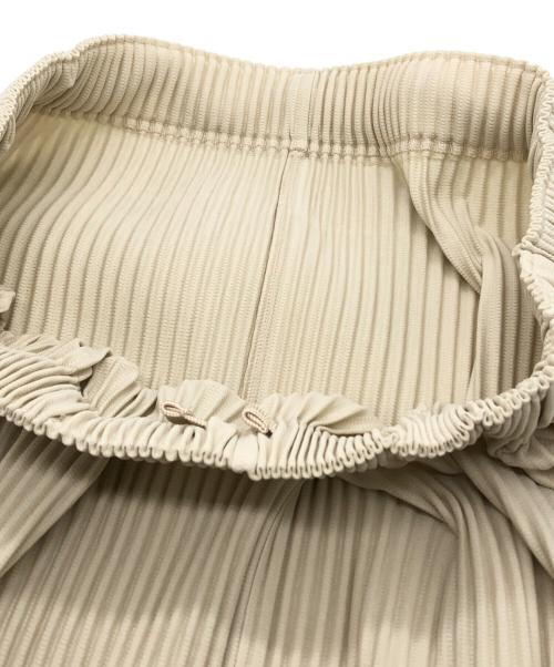 HOMME PLISSE ISSEY MIYAKE（オム プリッセ イッセイ ミヤケ）HOMME PLISSE ISSEY MIYAKE (オム プリッセ イッセイ ミヤケ) プリーツサルエルパンツ ベージュ サイズ:3の古着・服飾アイテム