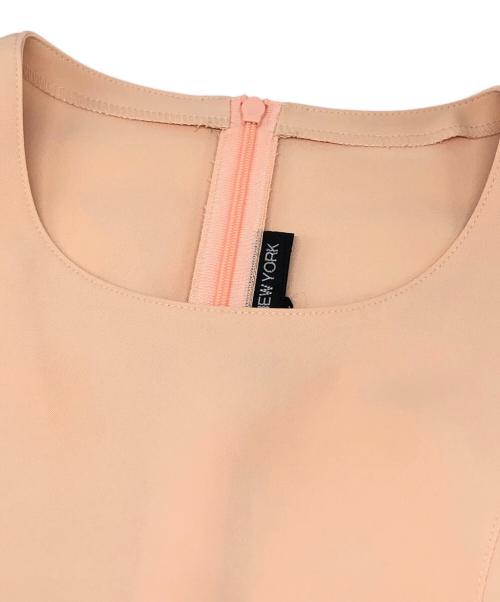 FOXEY NEWYORK（フォクシーニューヨーク）FOXEY NEWYORK (フォクシーニューヨーク) ノースリーブワンピース ベージュ サイズ:40の古着・服飾アイテム