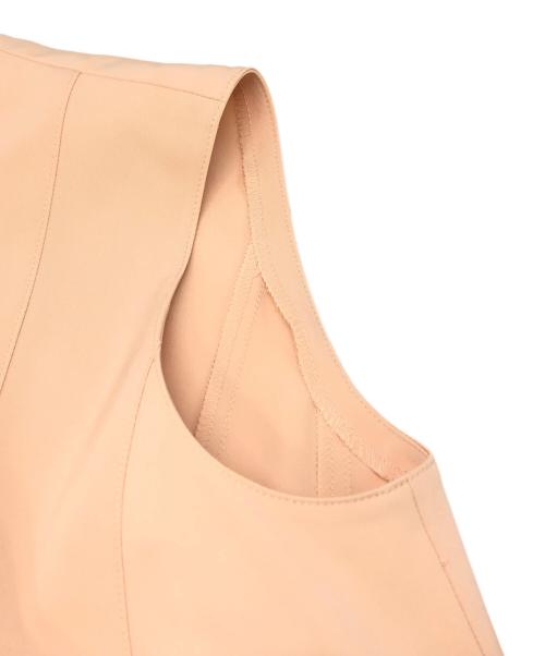 FOXEY NEWYORK（フォクシーニューヨーク）FOXEY NEWYORK (フォクシーニューヨーク) ノースリーブワンピース ベージュ サイズ:40の古着・服飾アイテム