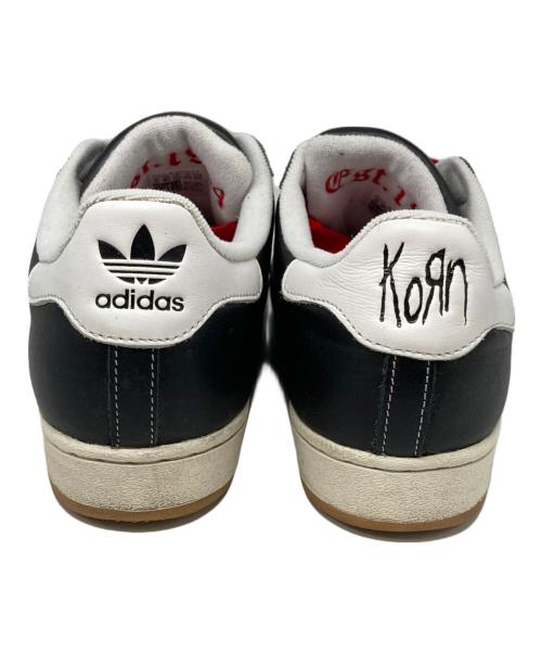 adidas（アディダス）adidas (アディダス) Korn (コーン) SUPERSTAR KORN CBLACK/TRANSL/BETSCA ブラック サイズ:27cmの古着・服飾アイテム