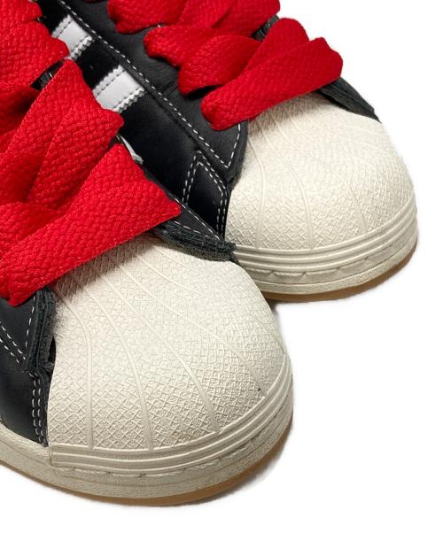 adidas（アディダス）adidas (アディダス) Korn (コーン) SUPERSTAR KORN CBLACK/TRANSL/BETSCA ブラック サイズ:27cmの古着・服飾アイテム