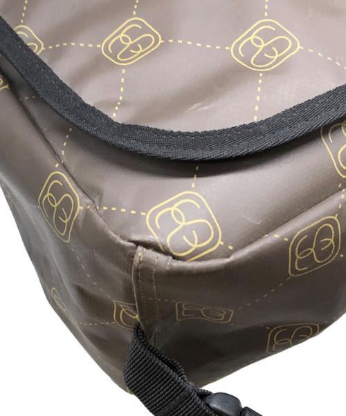 stussy（ステューシー）stussy (ステューシー) SS モノグラム PVC 総柄メッセンジャーバッグ ブラウン サイズ:下記参照の古着・服飾アイテム